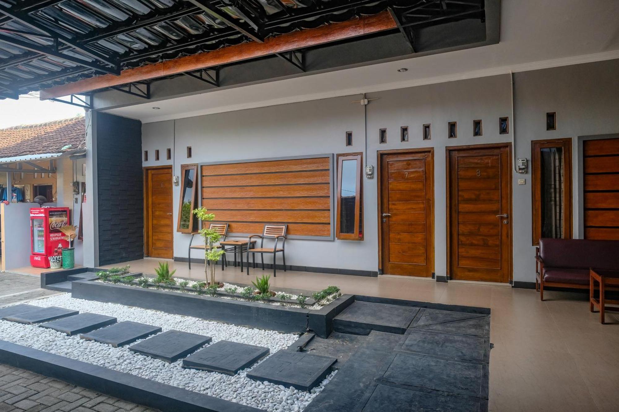 OYO 1226 Al Abror Homestay Yogyakarta Luaran gambar